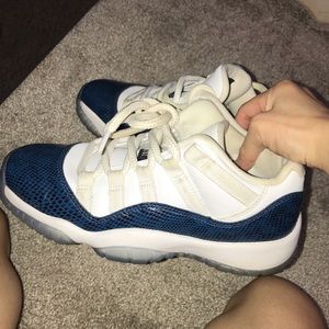white navy blue 11s